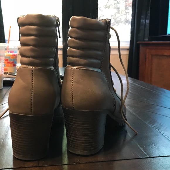 Gray heeled boot!! - Picture 3 of 4